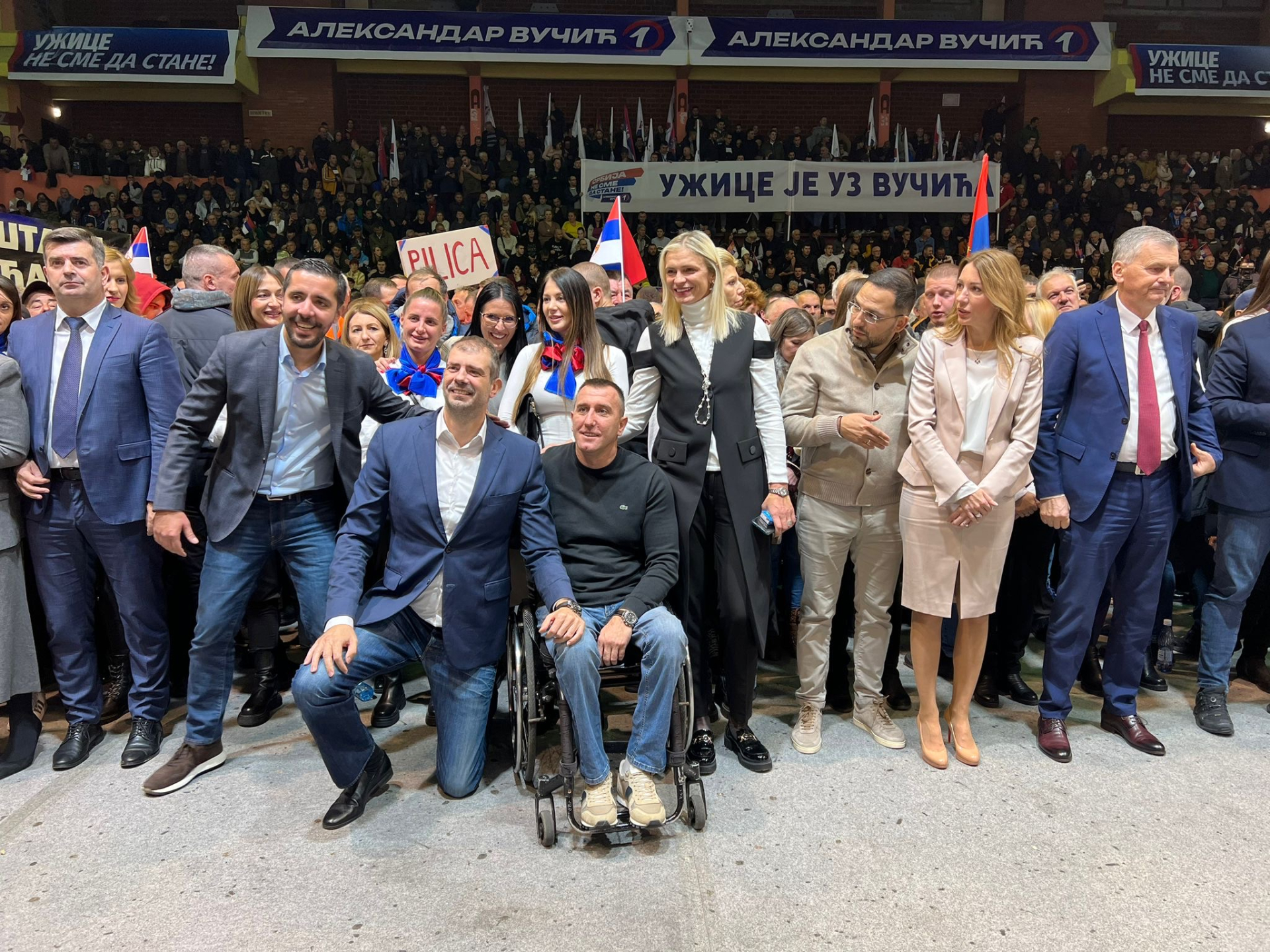 Hiljade ljudi dočekalo Vučića u Užicu / foto: RINA