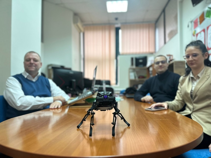 Ovo je Bobi prvi robo pas nastao na Fakultetu tehničkih nauka u Čačku / foto: RINA