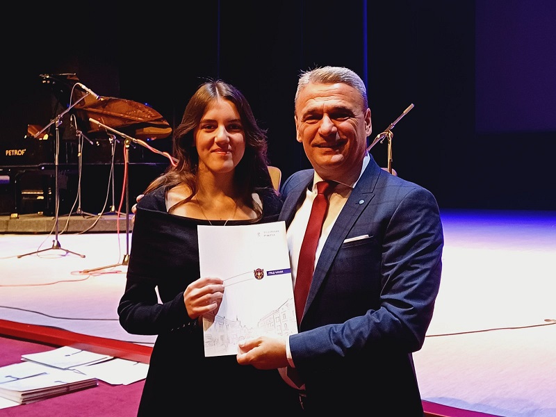 Najboljim studentima i učenicima dodeljene zaslužene stipendije i nagrade / foto: RINA