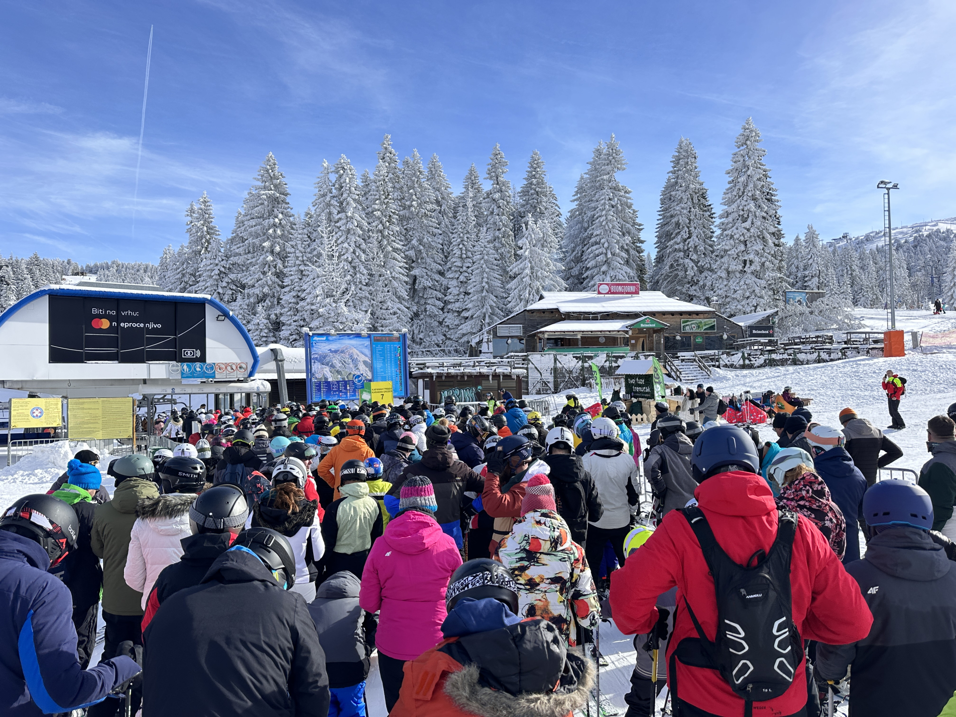 Koliko su cene paprene od 0 do Kopaonik: Đorđe sa porodicom otišao na skijanje za vikend a kad je stigao račun šokirao se, ručak košta minimum 100 evra (FOTO)