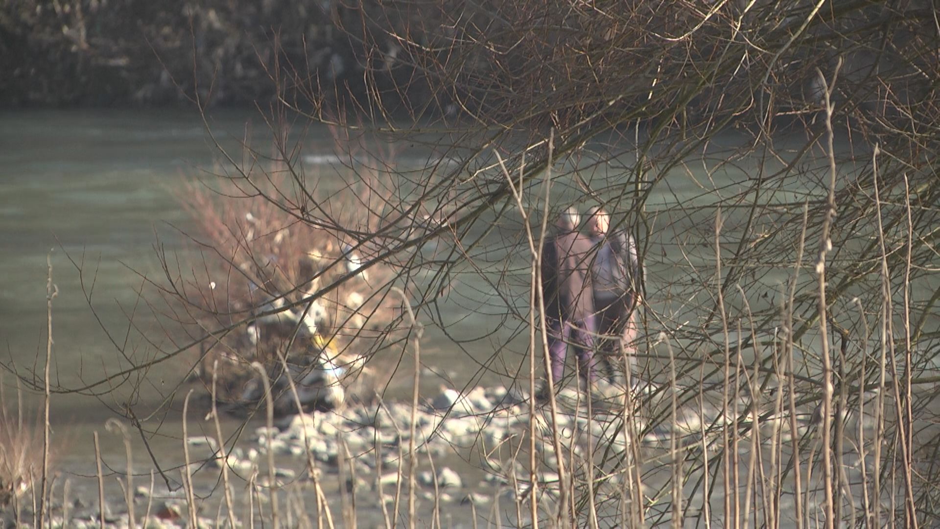 Prijepolje na nogama, otac ne odustaje od potrage za svojim sinom: Milojica sa prijateljima obilazi obale reke Lim, nada se da će mu neko pomoći od nadležnih (FOTO)(VIDEO)