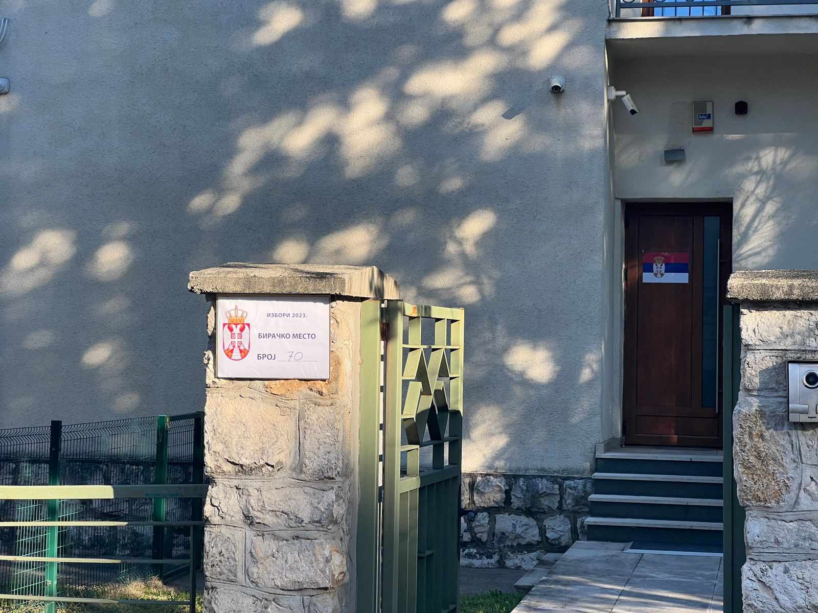 Veća izlaznost nego prethodnih godina: Srbi u Crnoj Gori izašli na birališta, mogu da glasaju u Podgorici, Beranama, Sutomoru i Herceg Novom (FOTO)