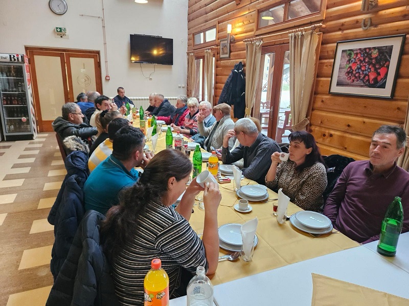 Pririđen svečani ručak i obzebeđeno više novca za protiovgradne strelce u Lučanima / foto: RINA