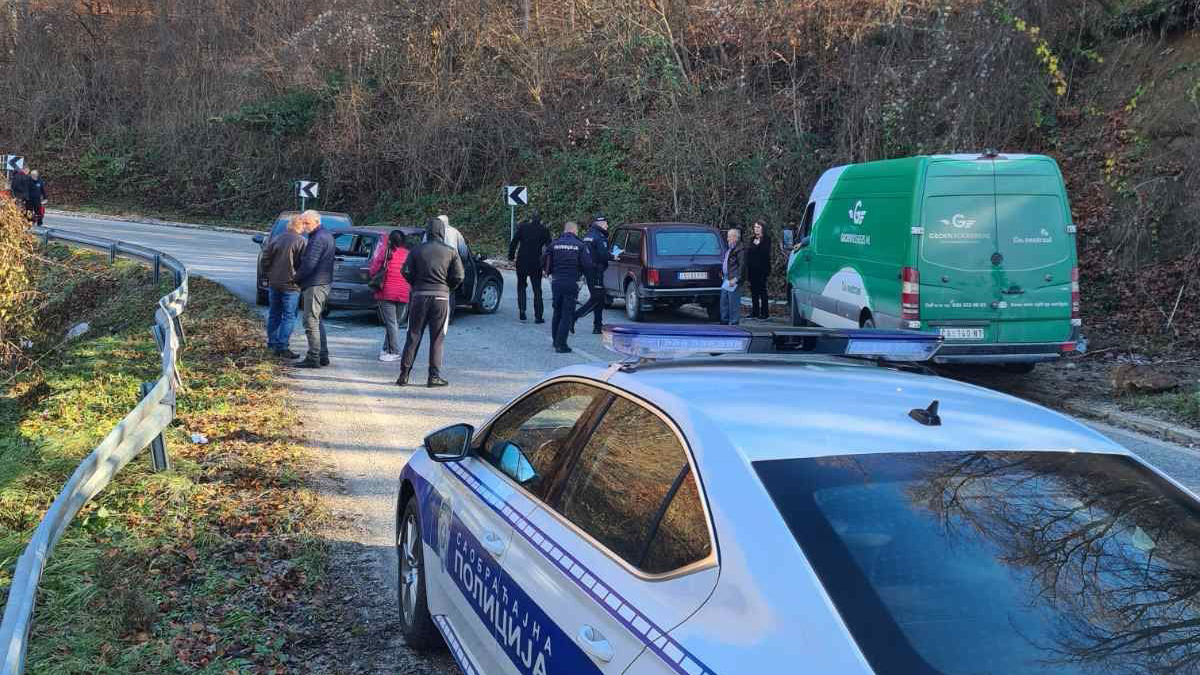 Lančani sudar dva automobila i kombija na putu Čačak - Guča/ Foto: RINA