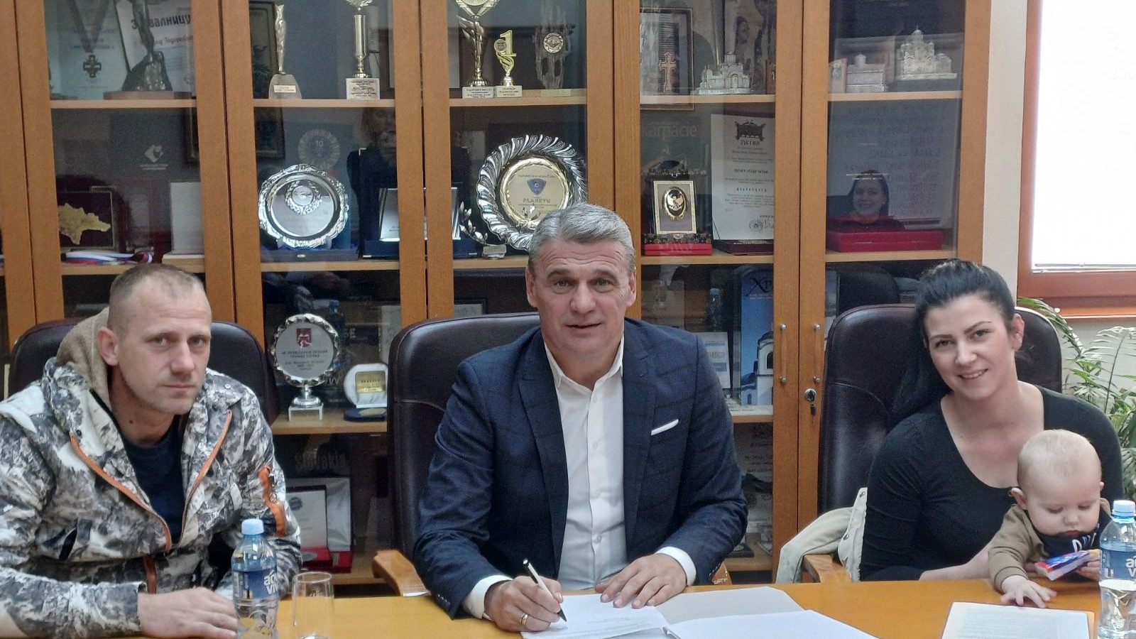 Ova vest je donela radost porodicama Jovanović i Simić, postali su pravi domaćini/ Foto: Privatna arhiva