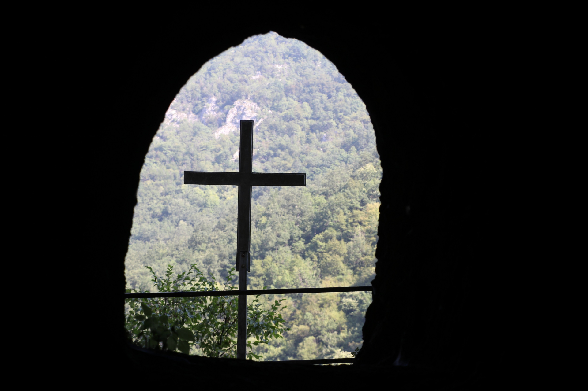 Misterija koja ni danas nije rešena, da li je ovde zakopano četničko blago: Englezi poslali Draži kovčeg pun zlata, plaćeni obaveštajac ga sakrio u Ovčarsko - kablarskoj klisuri/ Foto: RINA