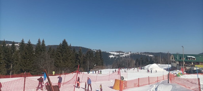 Počela skijaška sezona i na Zlataru, dnevni ski pas - 1500 dinara, a za decu 1000 / foto: RINA