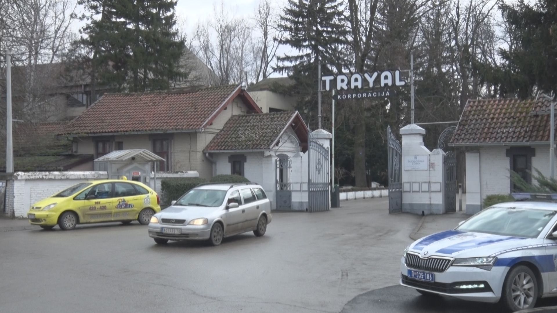 Jedna osoba poginula, četiri povredjene: Ovo su snimci sa lica mesta u Kruševcu, eksplozija se dogodila u objektu za proizvodnju gorive trake (FOTO)(VIDEO)
