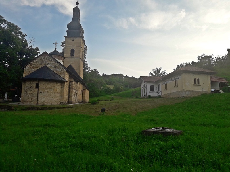 Kritično oštećenje puta do manastira: Pokrenuo se odron u selu Ježevica kod Čačka