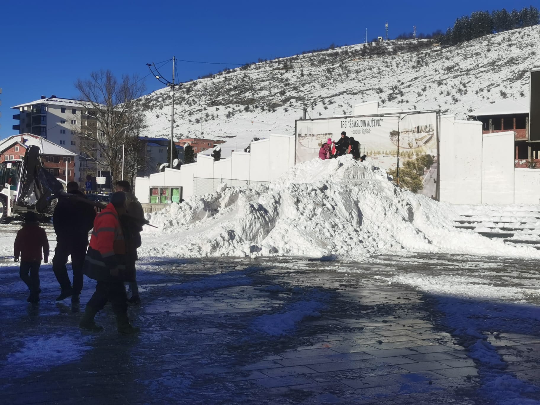 Jedinstveni snežni tobogan u Tutinu / foto: RINA