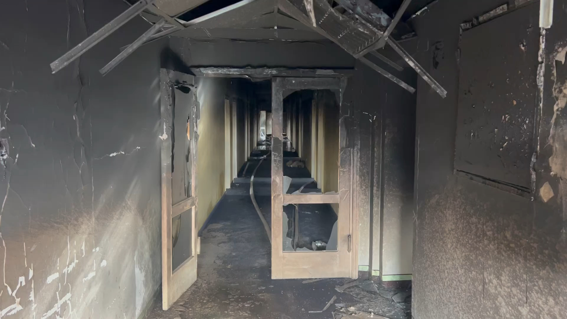 Sablasno i grozno: Ovako izgleda unutrašnjost bolnice Čigota nakon stravičnog požara (FOTO)(VIDEO)