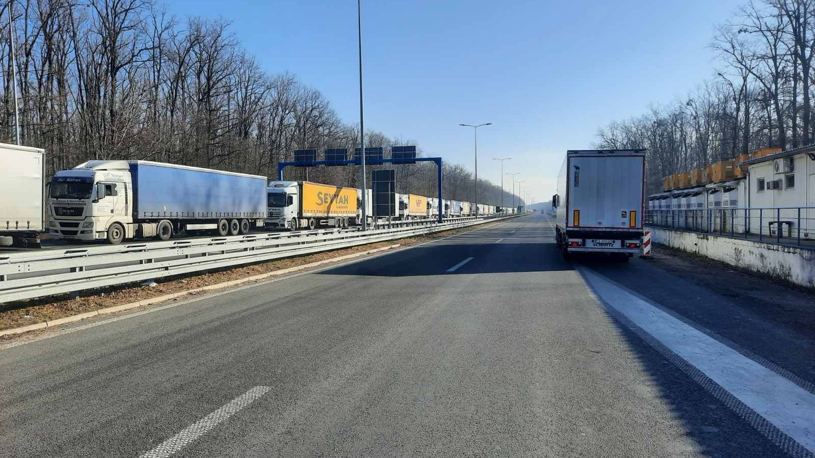 Kolaps na graničnom prelazu Batrovci / foto: RINA
