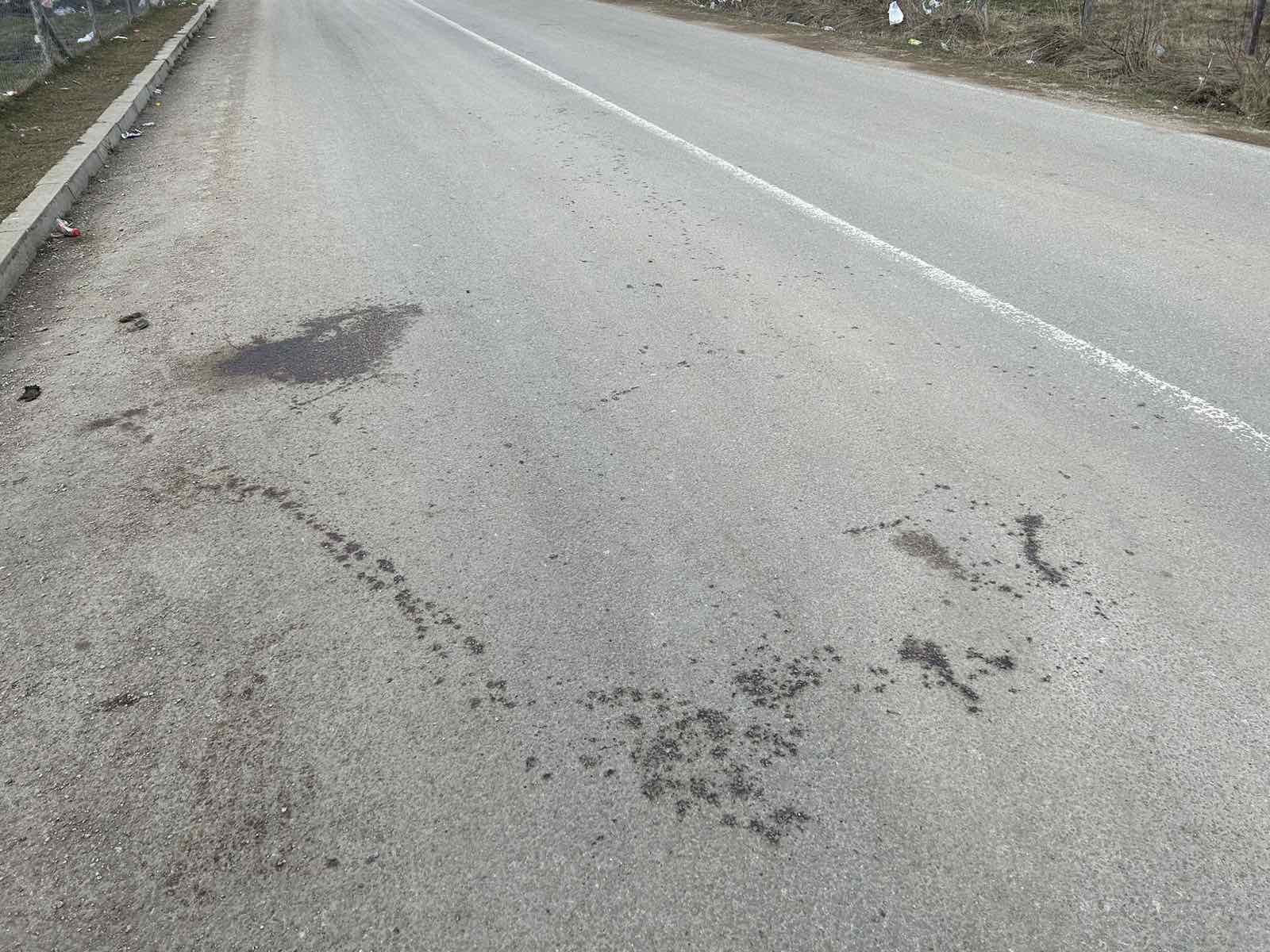 Krv se i dalje nalazi na ulici: Ovo je mesto gde je Nusret krvnički ubijen, nakon čega je njegovo telo bačeno u bunar (FOTO)
