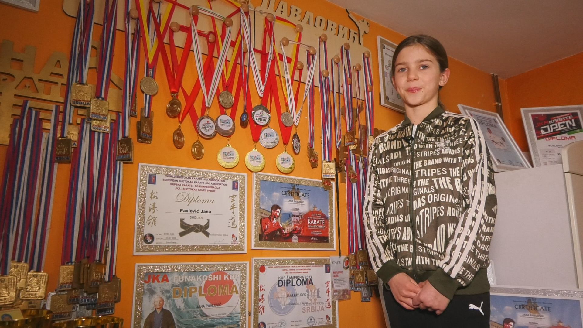 Karate kid Jana sa 200 medalja: Desetogodišnja devojčica iz Kragujevca srpsko je čudo u teškoj borilačkoj veštini, sa zlatom u rukama popela se na svetski tron (FOTO)