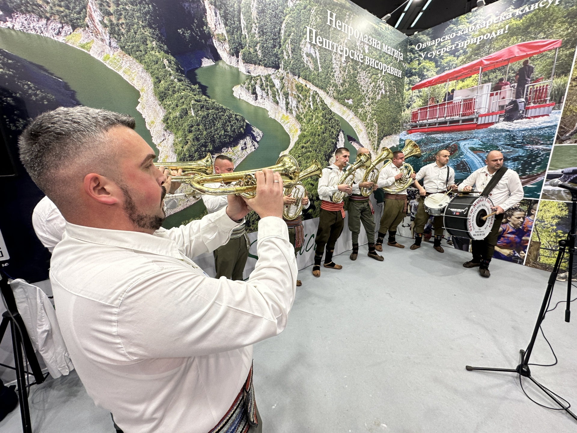 Zagrmele trube na Sajmu turizma, orkestar napravio najbolju žurku u sekundi / foto: RINA