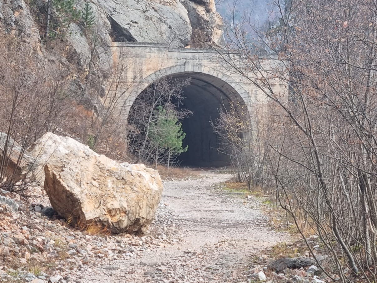 Ovako danas izgleda tunel u kom je sniman kultni srpski film "Lepa sela, lepo gore" / foto: RINA