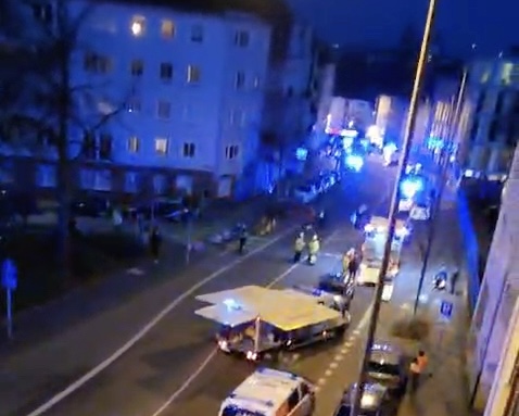 Uzeo je taoce, čitav grad je blokiran: Haos u nemačkom gradu Ahen, poslat veliki broj saniteta jer se plaše moguće eksplozije - ovo je snimak sa lica mesta (FOTO)(VIDEO)