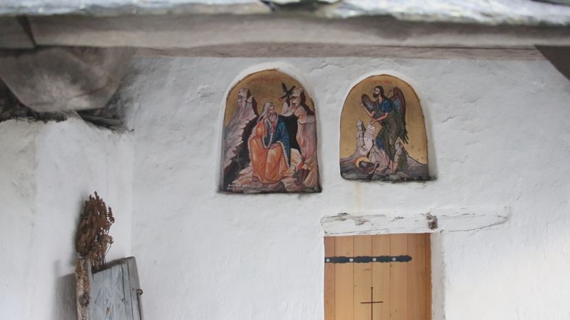 Najmanja crkva u Srbiju nalazi se u kanjonu reke Moravice / foto: RINA