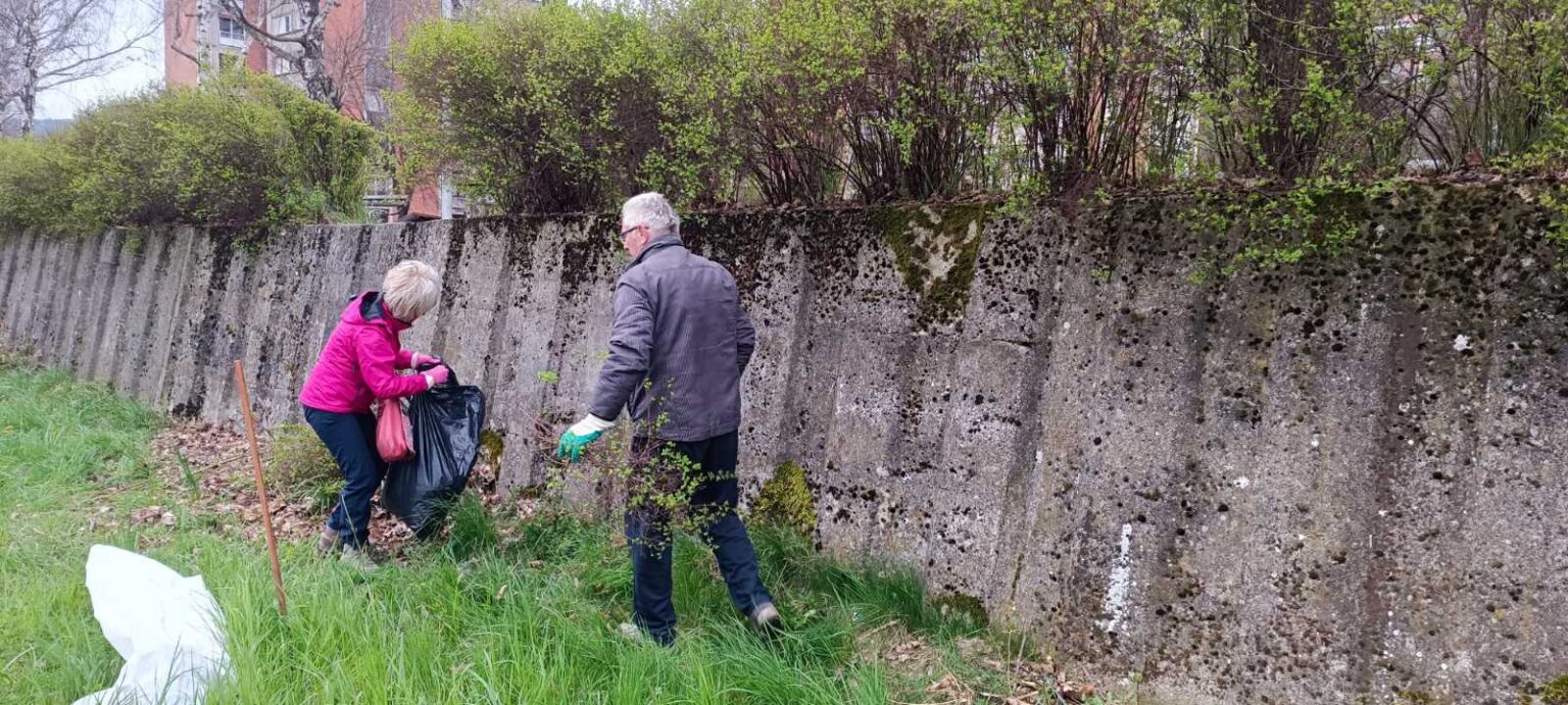 Pribojci zavrnuli rukave i od smeća očistili priobalje Lima / foto: RINA