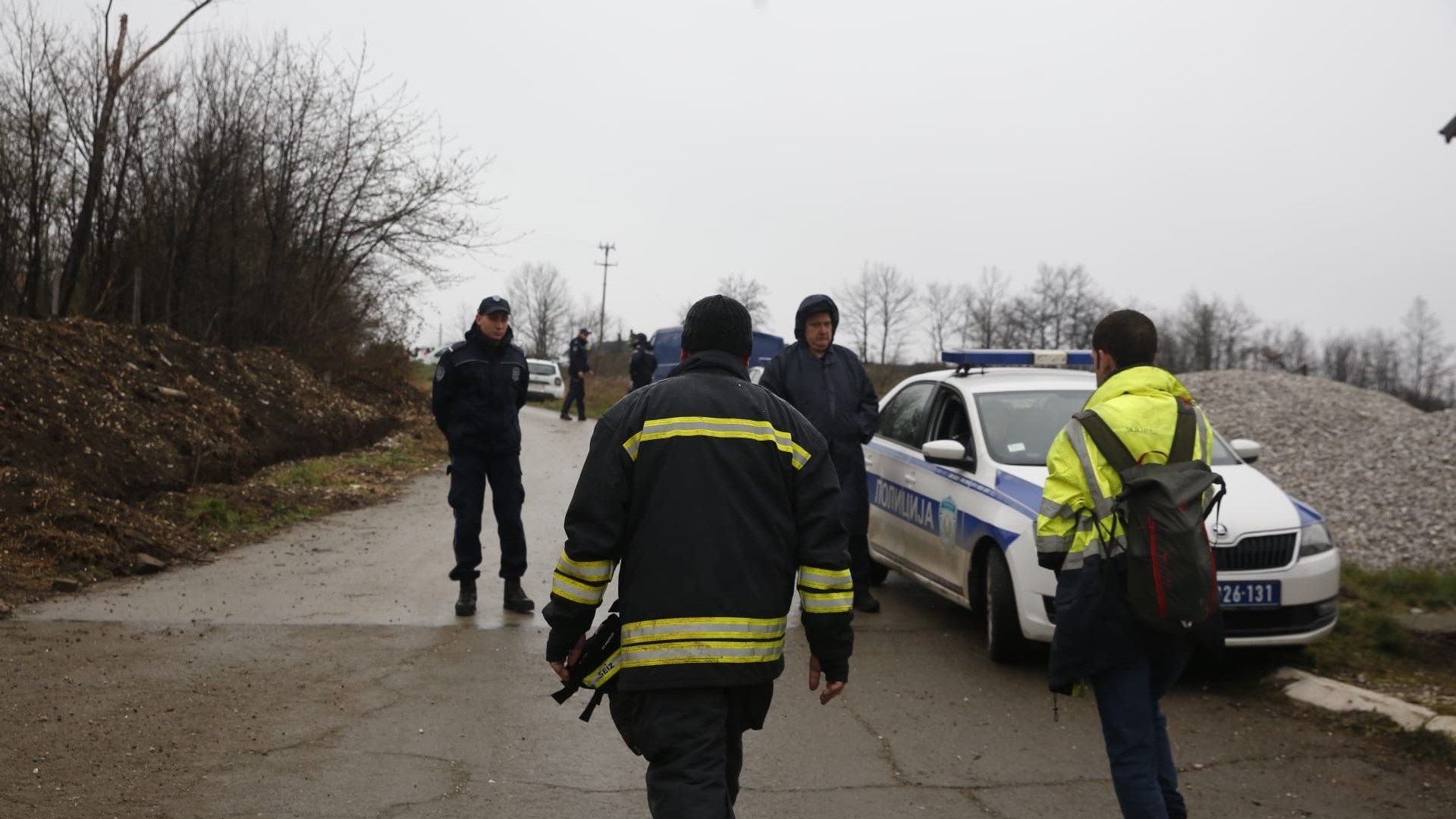 Slike sa lica mesta kidaju srce: Svi traže malenu Danku a od nje nema ni traga ni glasa, vremenski uslovi su očajni ipak nema odustajanja (FOTO)