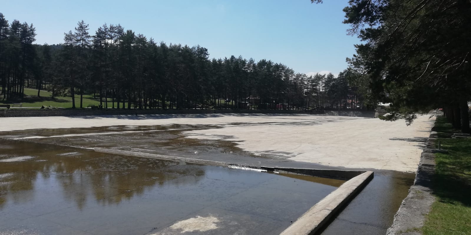 Nesvakidašnja slika iz centra srpske planine: Zlatibor ostao bez jezera na Kraljevom trgu - ovo je razlog