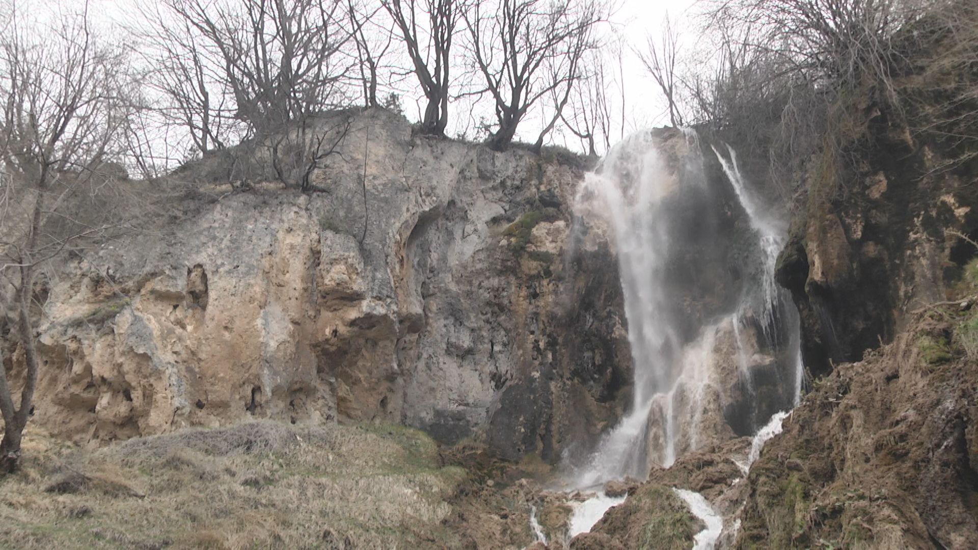 Katastrofa na Slapovima Sopotnice: Pokrenulo se klizište - ostavilo pustoš a urušen i drveni most, ni najstariji meštani ne pamte da je ikada bilo ovakvo stanje (FOTO)(VIDEO)