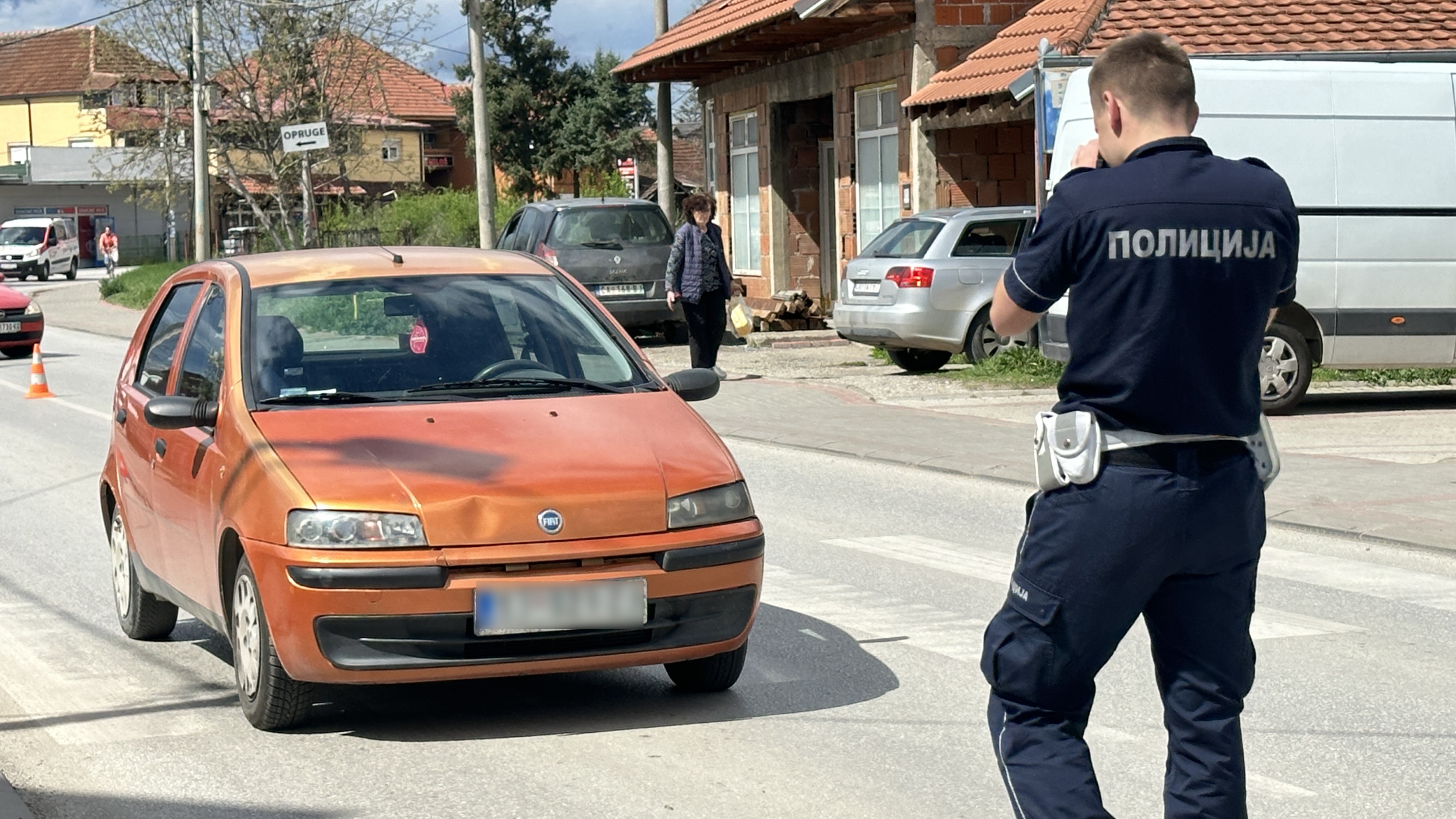 Udareno dete na pešačkom prelazu: Saobraćajna nezgoda u čačanskom naselju Lugovi, povredjeni dečak odmah prebačen u bolnicu (FOTO)