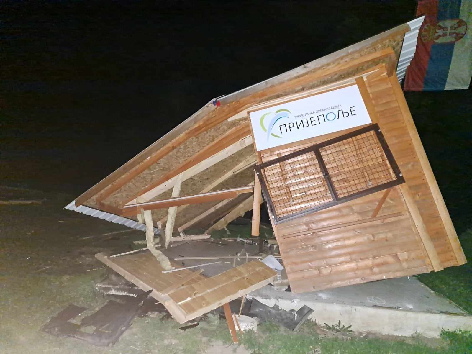 Karambol kod Prijepolja: Mladić audijem prvo udario u info-pult, zatim sleteo sa puta u reku Mileševku, sa teškm povredama prebačen u bolnicu
