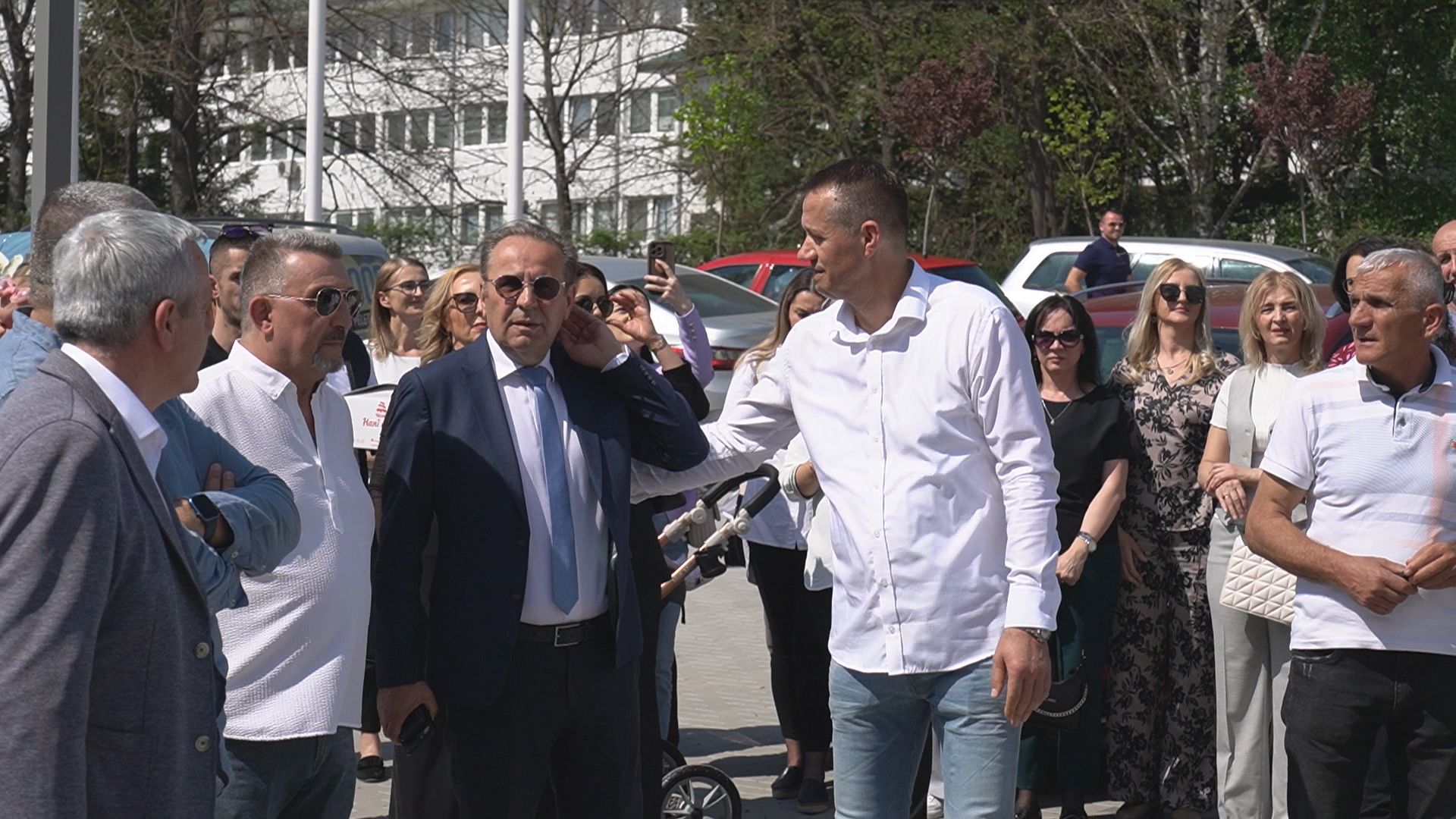 Hiljade ljudi dolazi u Novi Pazar da kupuje, sa razlogom se naziva trgovačkim centrom: Najveći salon nameštaja u regionu otvoren u ovom gradu, porodica Numanović decenijama lider (FOTO)