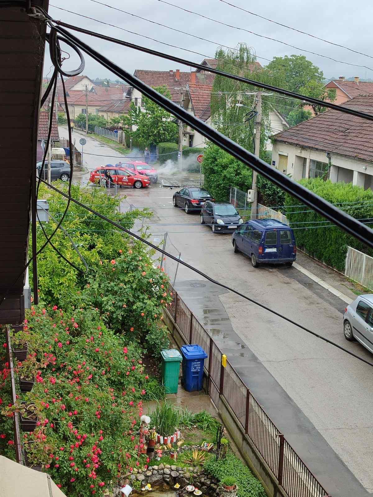 Žestok sudar nekoliko vozila na raskrsnici, tri osobe povređene/ Foto: RINA