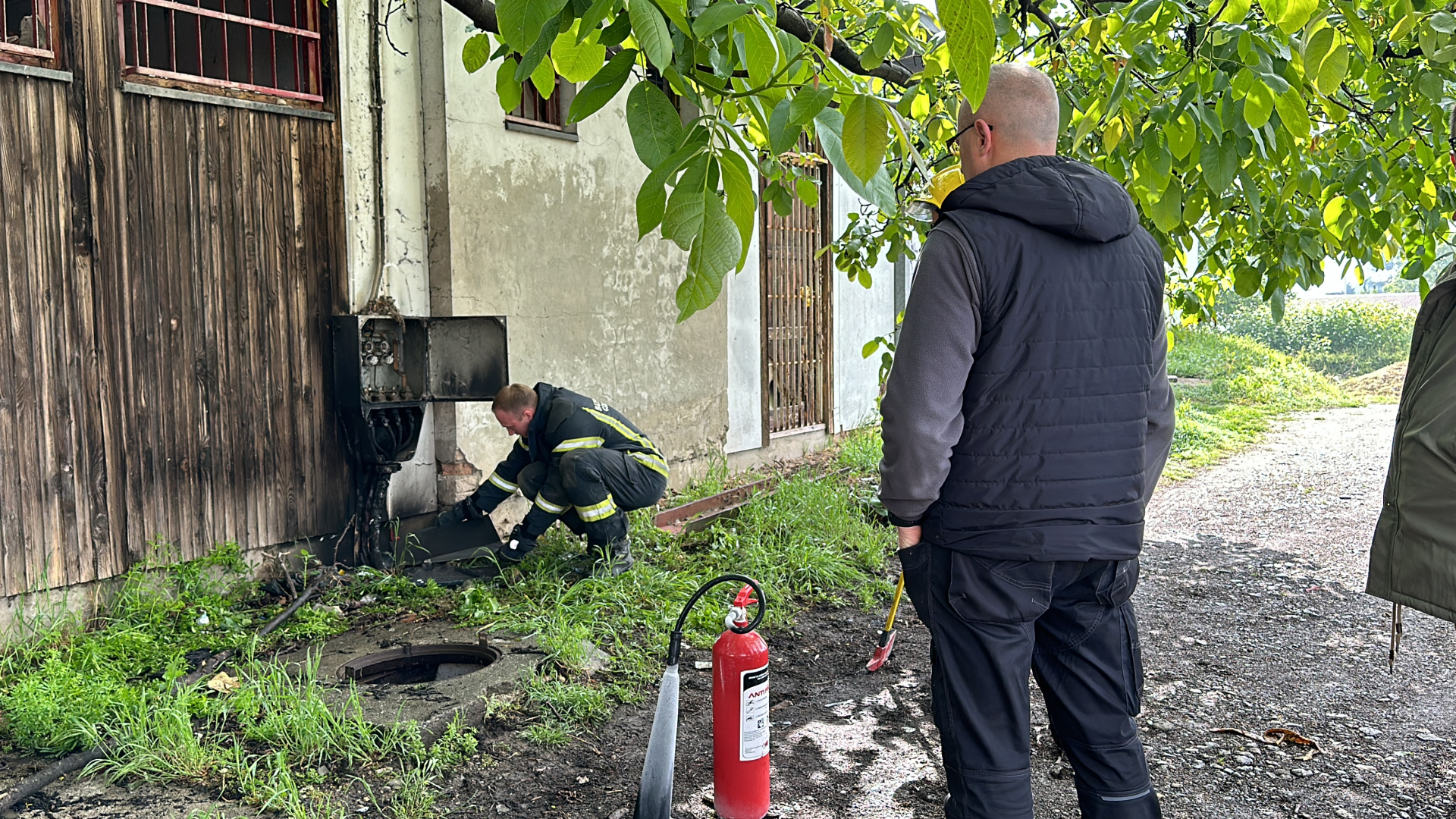 Požar izbio na maloj pijaci u Ljubiću / foto: RINA