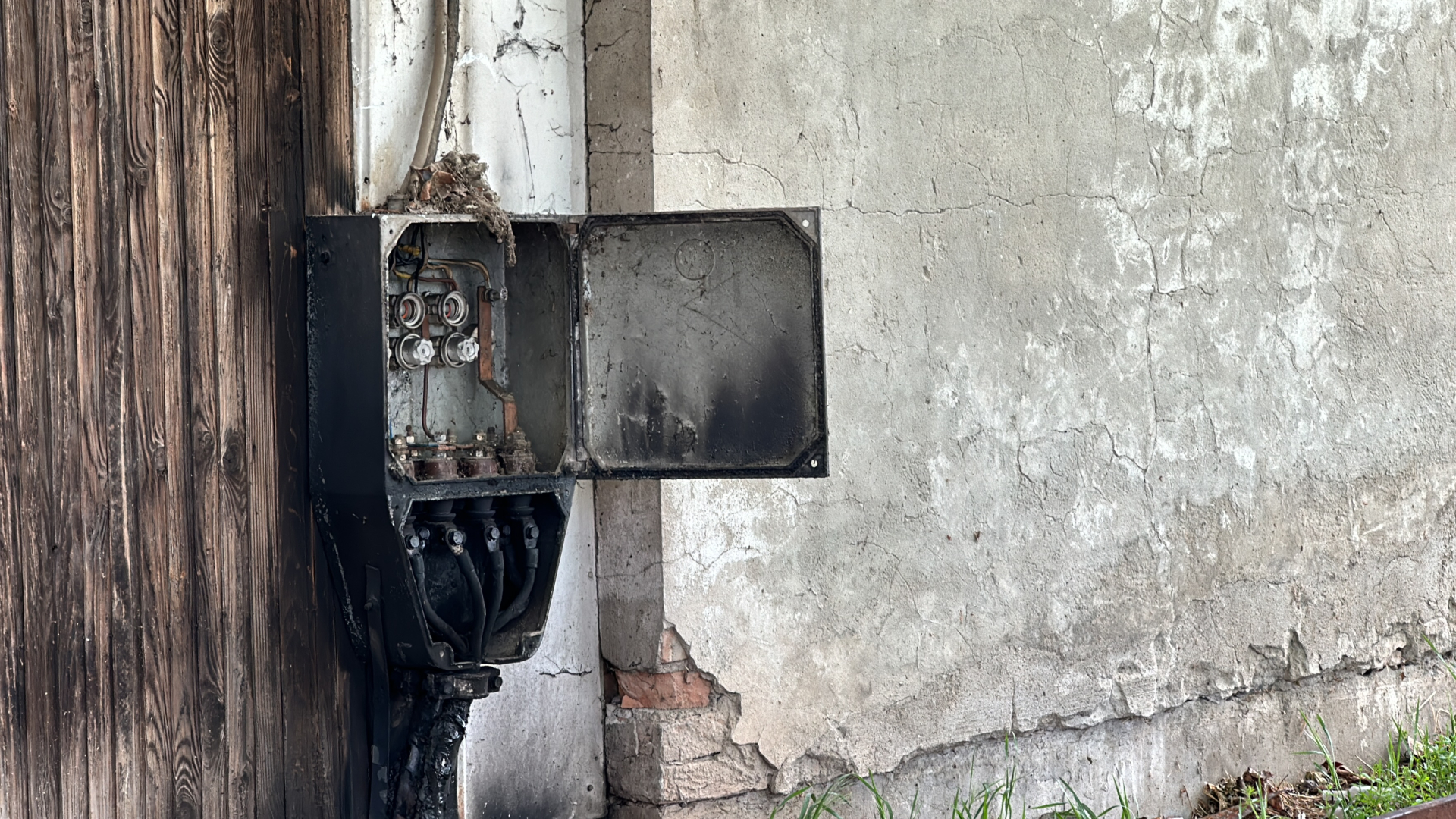 Požar izbio na maloj pijaci u Ljubiću / foto: RINA