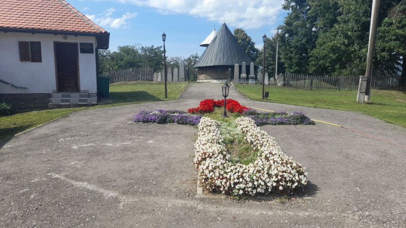 Jedinstvena crkva brvnara smeštena u selu Donja Orovica kod Ljubovije / foto: RINA