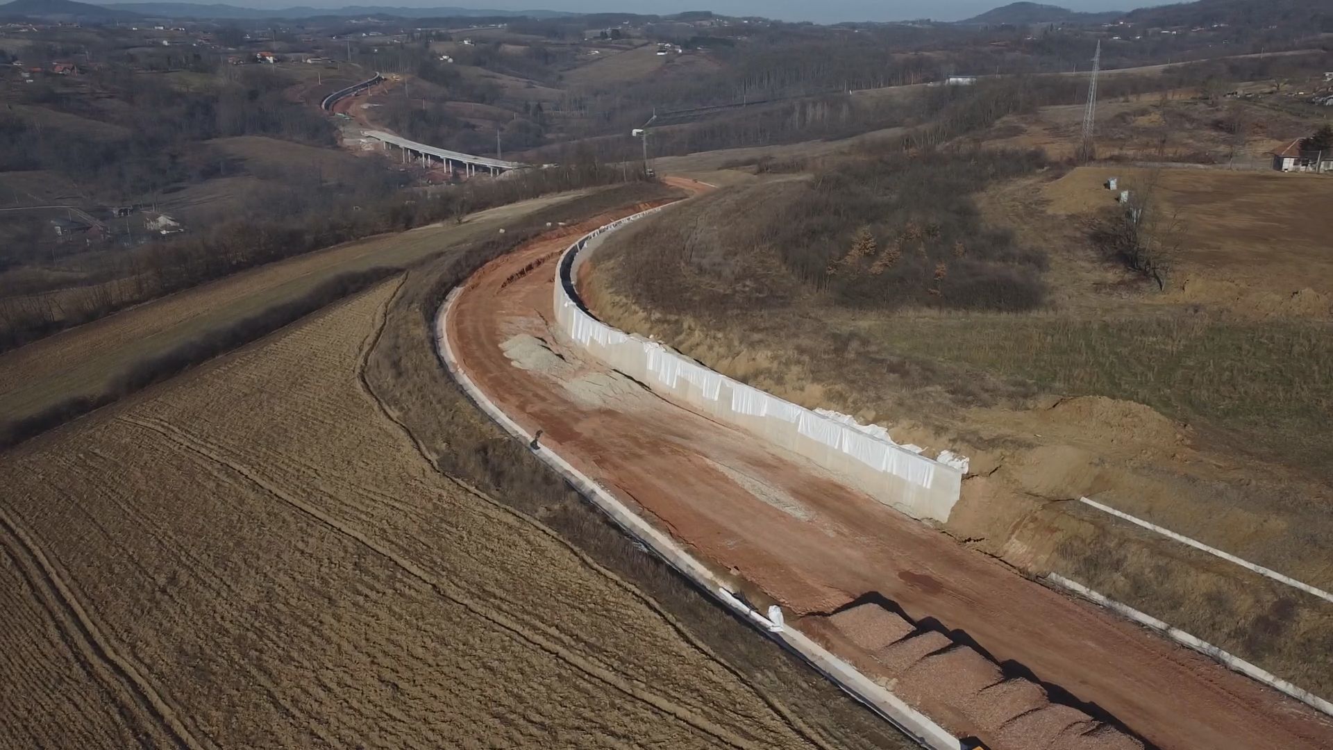 Mašine ubacile u petu brzinu, privode se kraju radovi na saobraćajnici koja će preporoditi Gornji Milanovac: Šleperi više neće ići kroz centar grada 