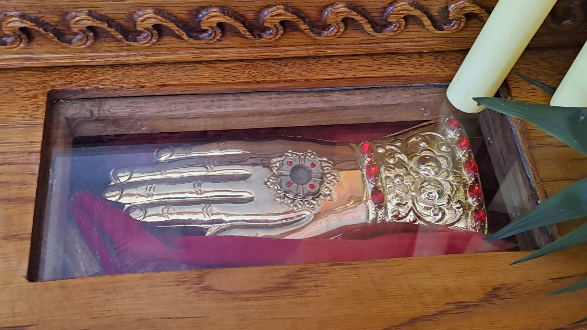 Čestice moštiju velike svetiteljke Svete Petke Paraskeve stigle u crkvu kod Čačka: Veliki blagoslov u Hramu Svetog cara Konstantina i carice Jelene u Kojevićima