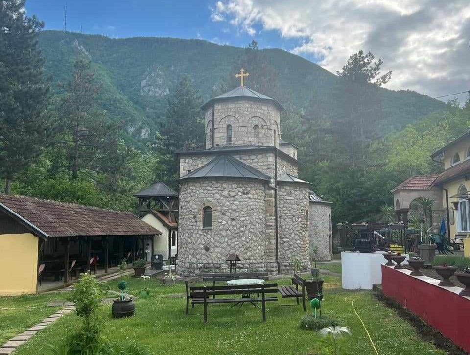 Rekonstruisan put do velike srpske svetinje: Sada će se lakše stizati do manastira Jovanje u Ovčarsko-kablarskoj klisuri (FOTO)
