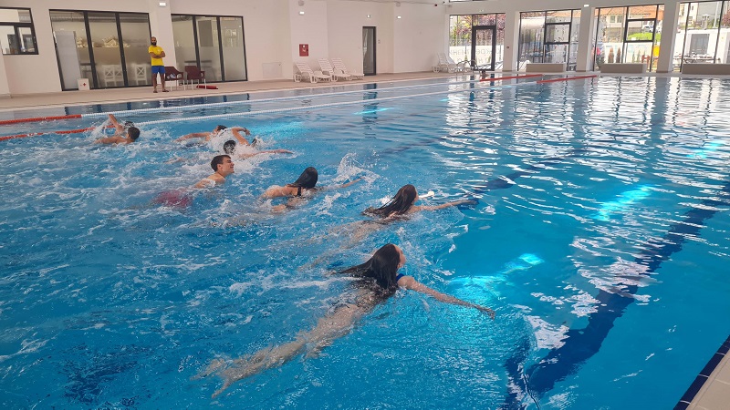 Zaplivali djaci u velelepnom zatvorenom bazenu/ Foto: Opština Gornji Milanovac