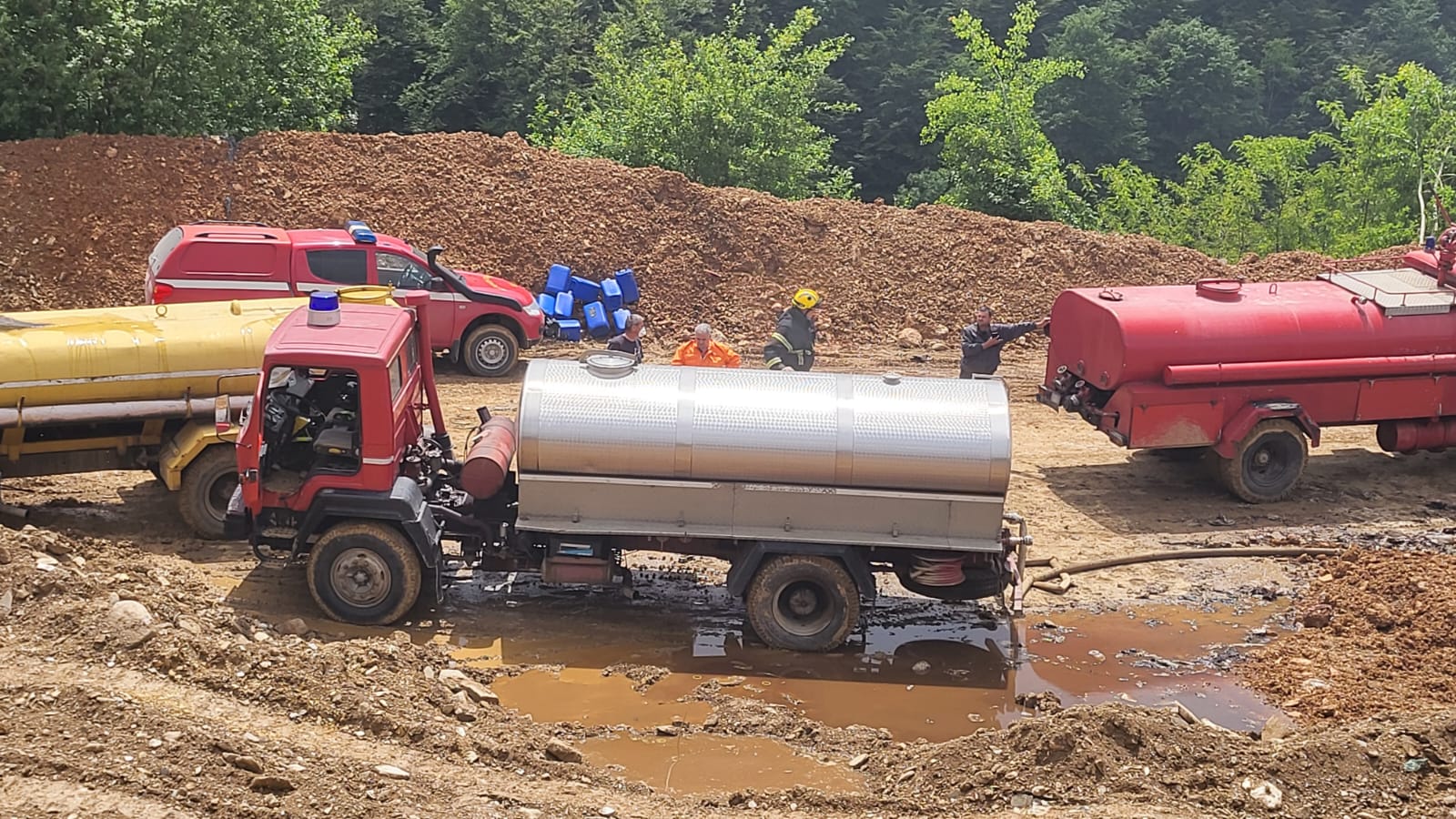 Za gašenje požara kod Užica koriste se alge, kako bi se što pre došlo do samog žarišta: Raspisan tender za izvođača radova na proširenju tela deponije Duboko