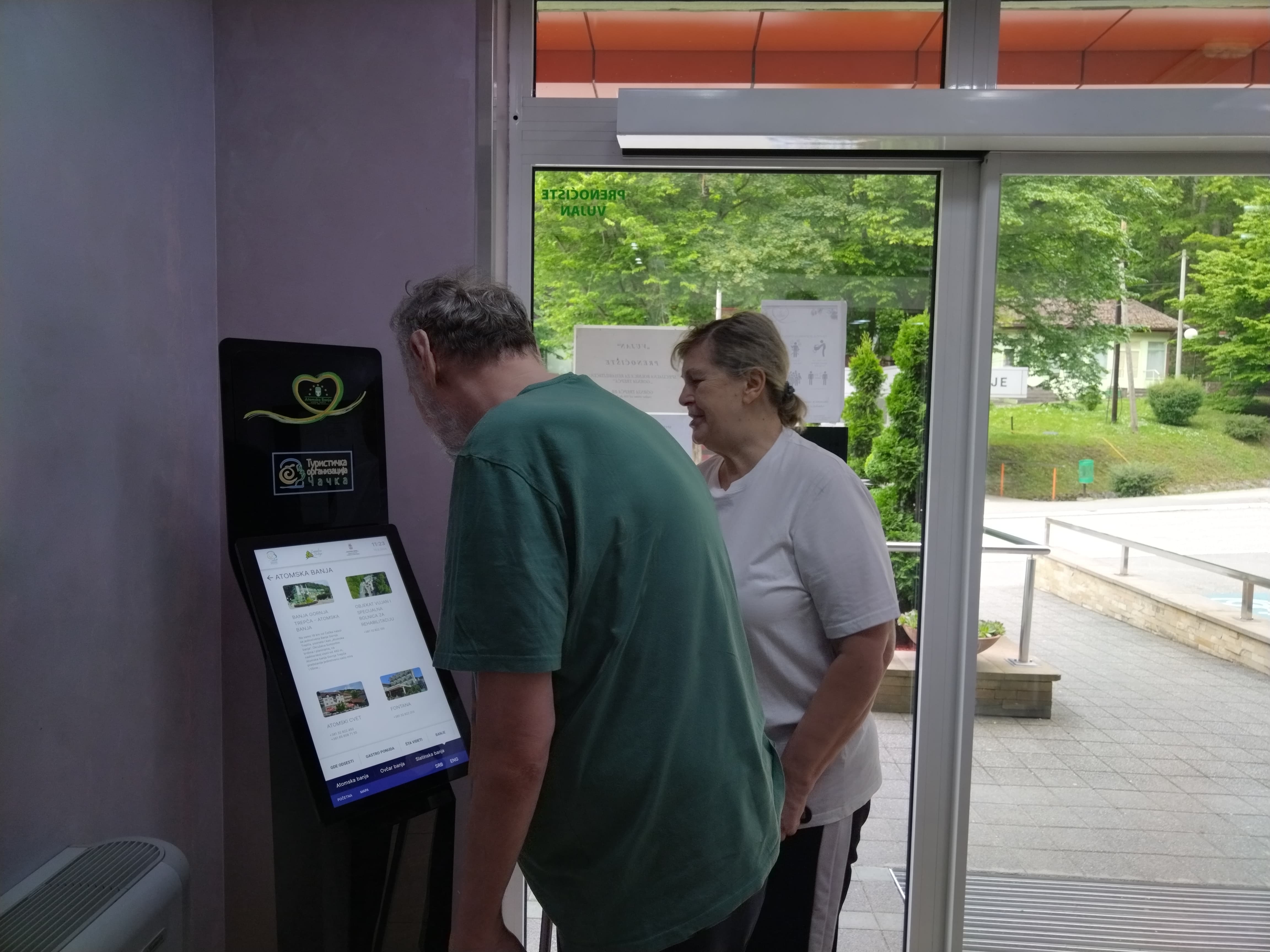 Najveće atrakcije i kulturno-istorijsko bogatsvo na samo par klikova: Unapređuje se turistička infrastruktura u Čačku, hoteli dobili savremene interaktivne table (FOTO)