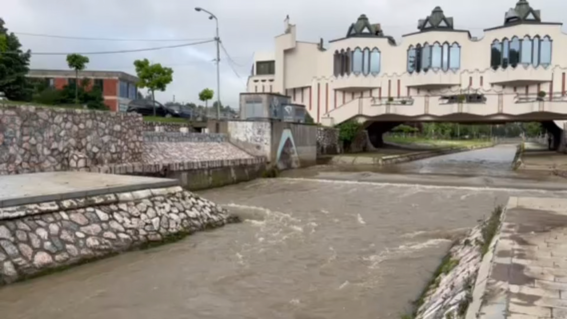 Čitavu noć smo na nogama, konačno se situacija stabilizuje: Besana noć iza gradjanski Novog Pazara, reke se vratile u svoja korita (FOTO)(VIDEO)