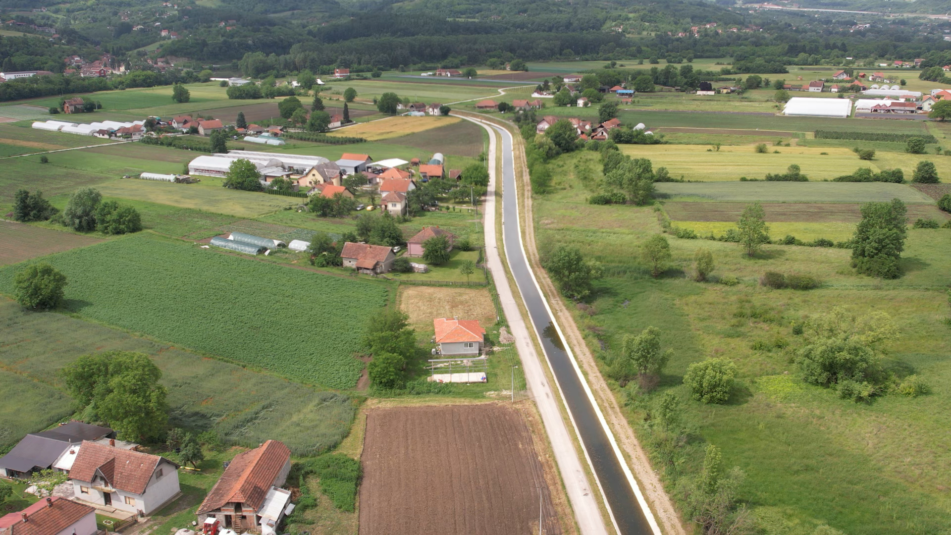 Leglo zaraze i ruglo, a danas spas i ponos meštana: Miloš iz Prijevora godinama je u kofama donosio vodu da bi zalio baštu, danas je dovoljno samo jednom da klikne na daljinski (FOTO)