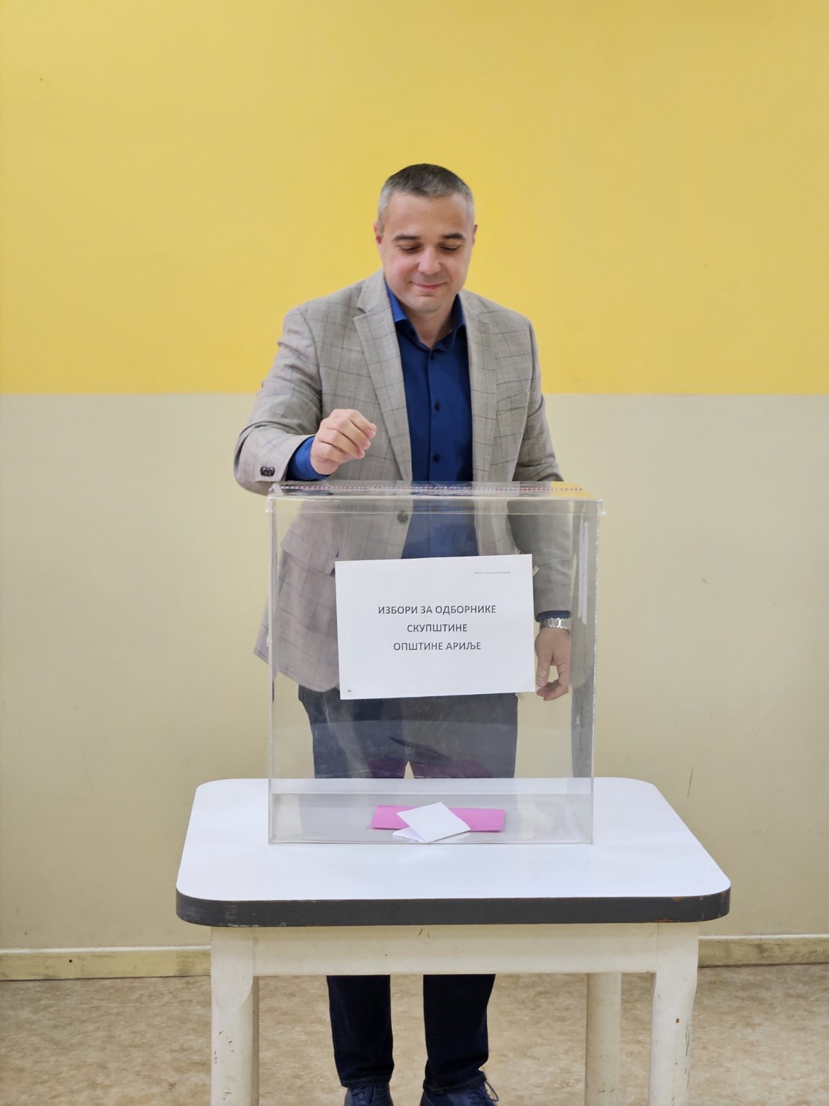 Otvorena biračka mesta širom Zapadne Srbije: Građani u nekoliko gradova i opština danas biraju novu vlast, već zaokruženi prvi listići  (FOTO)(VIDEO)