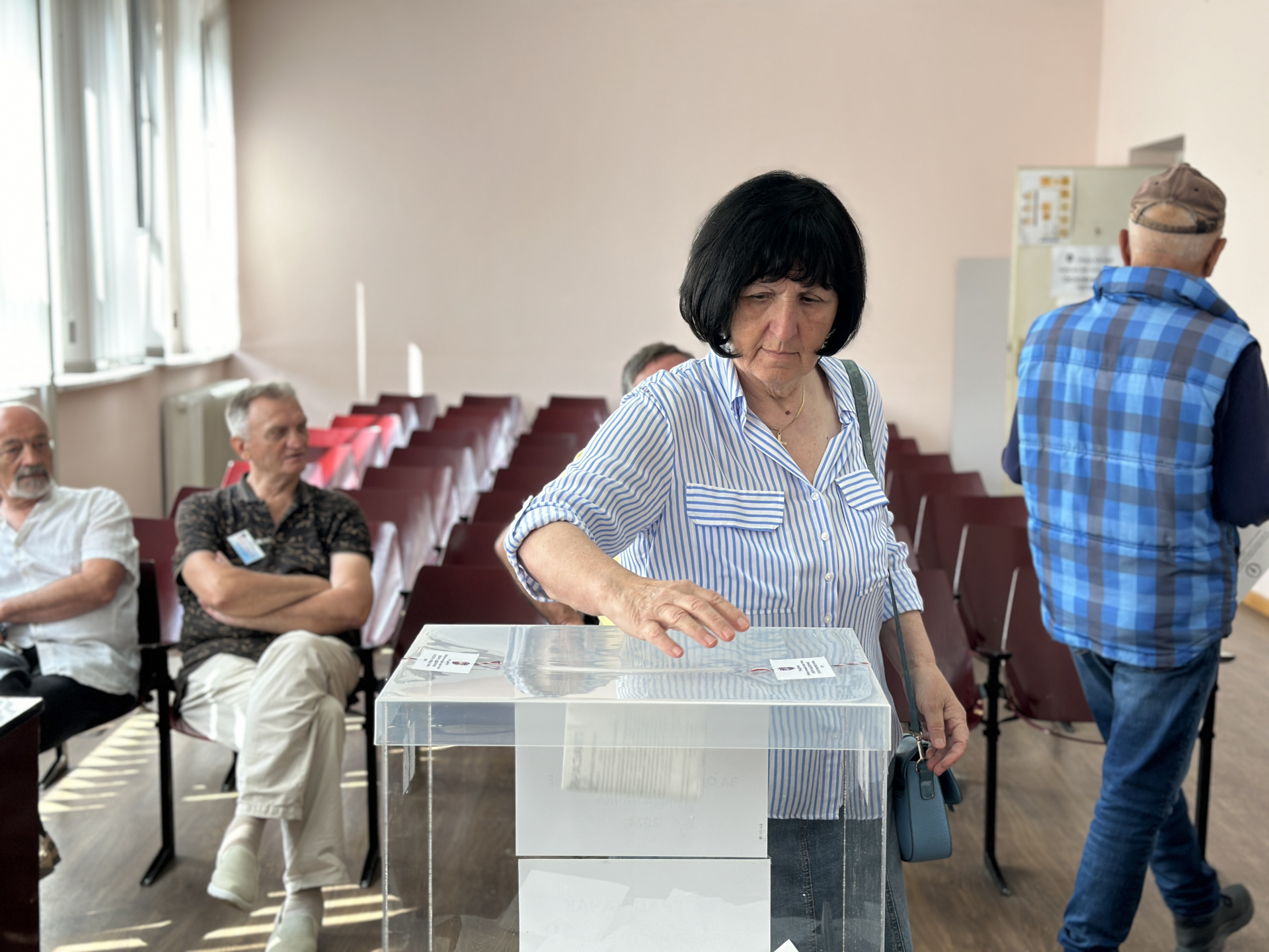 Gradonačelnik Čačka glasao na biračkom mestu Osnovni sud / foto: RINA