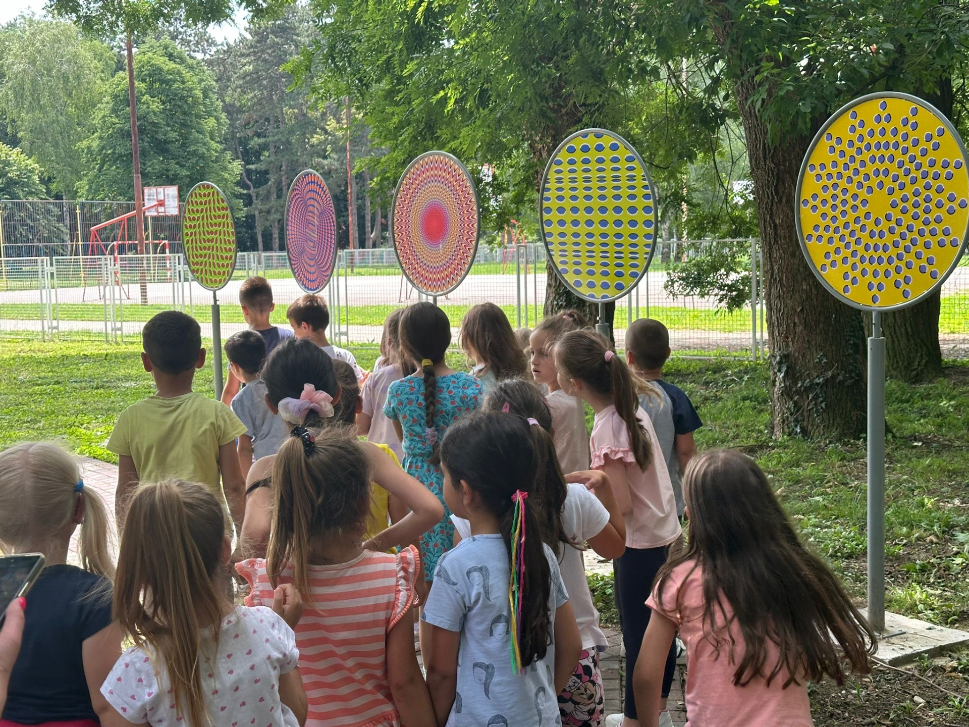 Oni su spremni od malih nogu da se bore za ekologiju: Deca i omladina u Čačku kroz manifestaciju EKO-FEST obeležili Svetski dan zaštite životne sredine (FOTO)