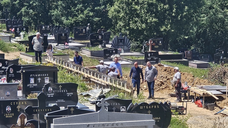 Neće više biti tesno, rešava se veliki problem: Proširuje se groblje u Prijepolju, izgradnjom dve nove aleje dobijaju se 72 dupla grobna mesta 