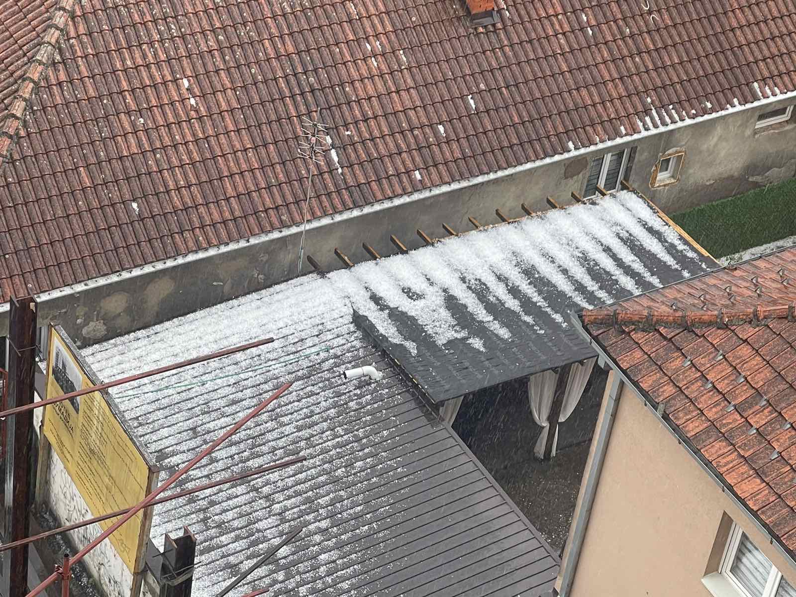 Razlupana stakla, krovovi i automobili: Evo kako građani mogu da prijave štete od nevremena