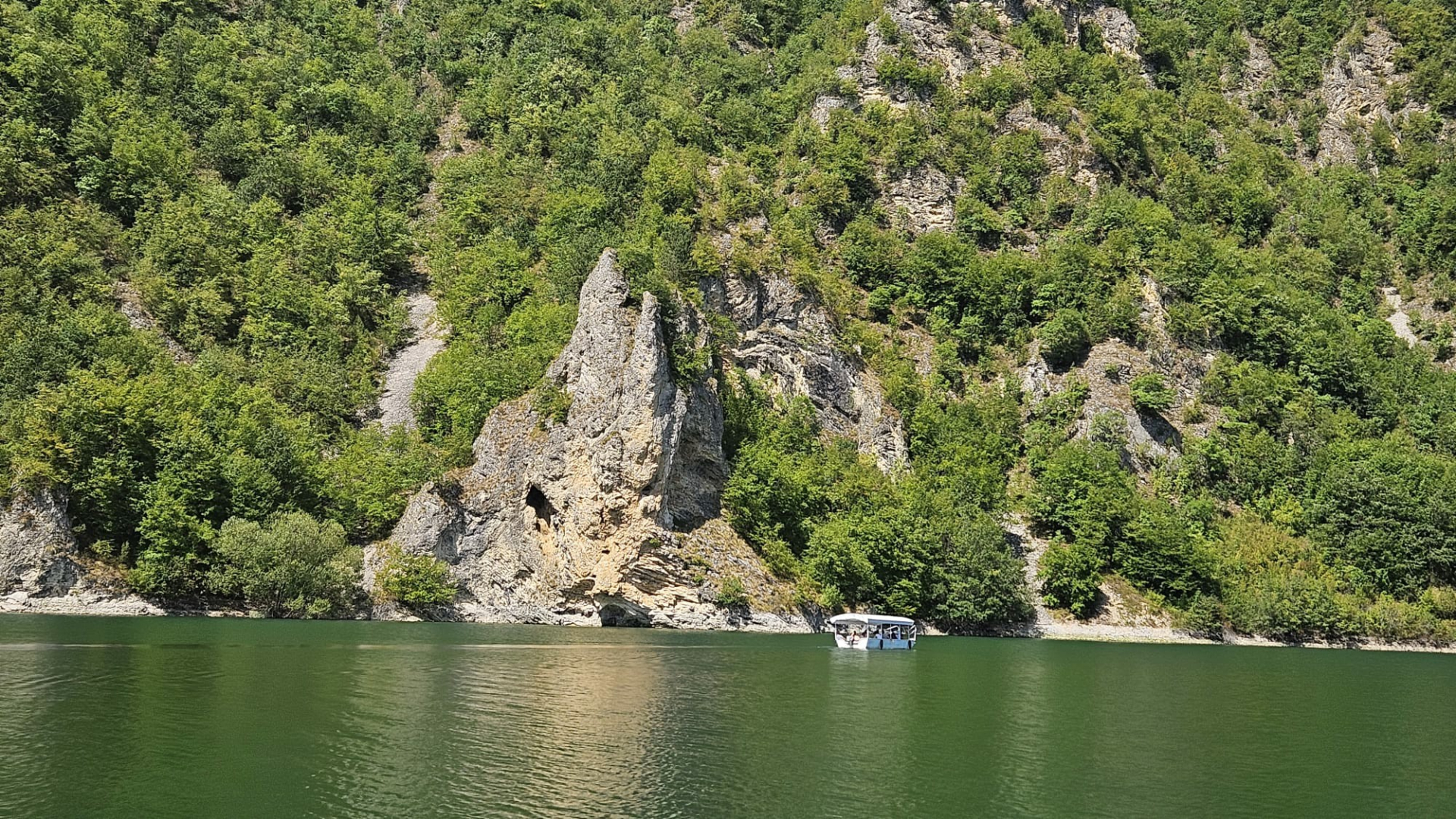 Zlatarsko jzero kod Nove Varoši je hit leta / foto: RINA