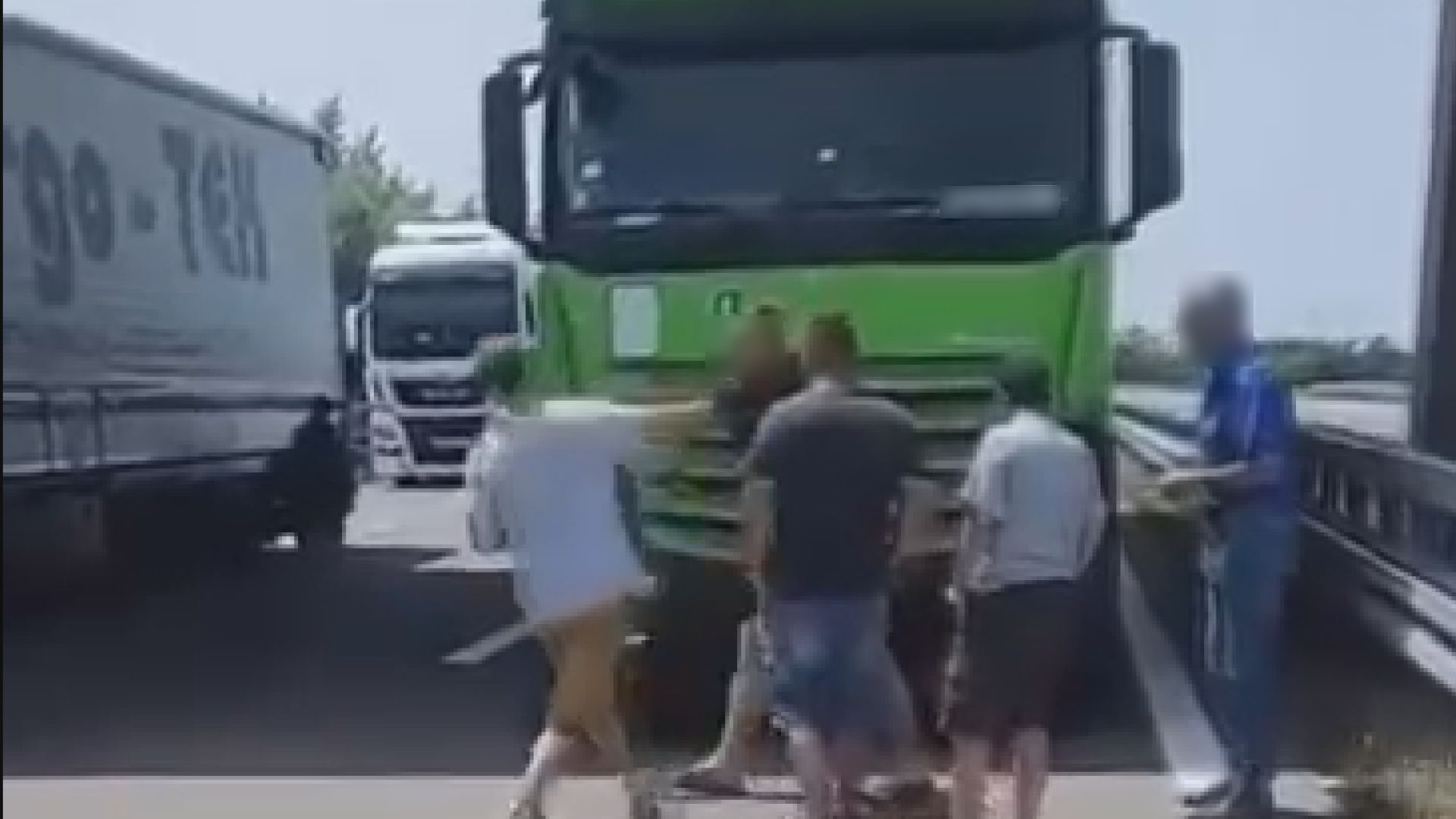 Drama na Horgošu: Vozač teretnjaka izašao iz kamiona i potegao nož, policija odmah reagovala/ Foto: RINA