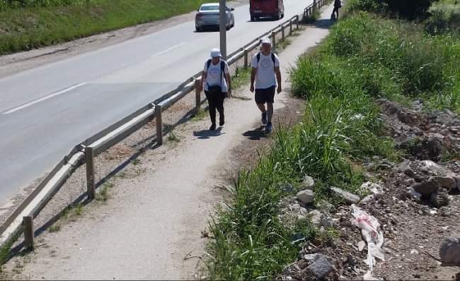 Jovan sa majkom Dušicom krenuo na hodočašće do Ostroga / foto: RINA