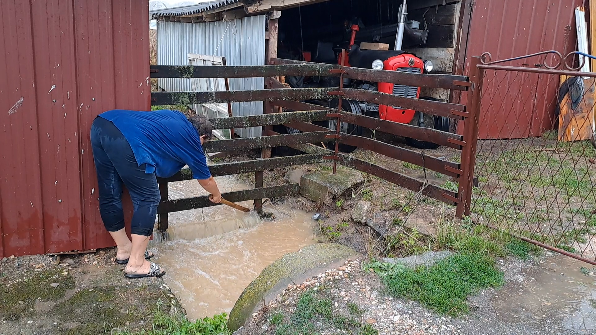 Proglašena vanredna situcija na teritoriji cele opštine Ljig: Bujica nosila puteve, poplavila vrtiće i ušla u kuće/ Foto: RINA